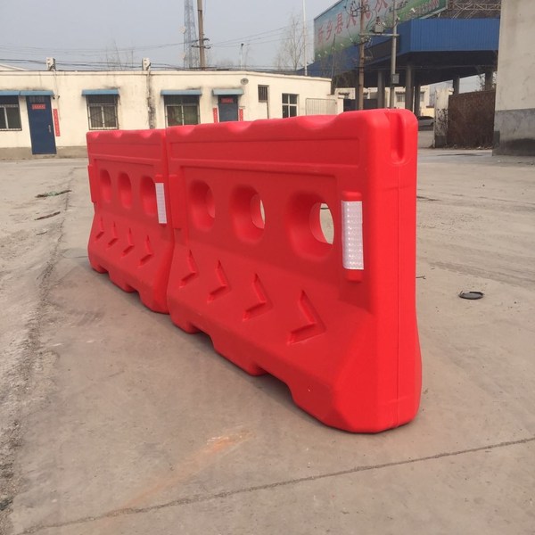茂南红色水马